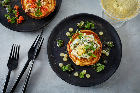 Blinis med laksesalat