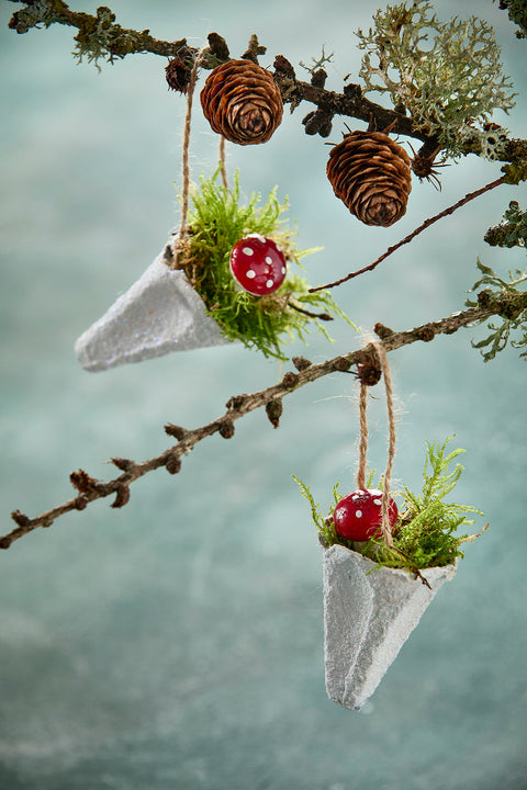 Sådan laver du juleophæng af æggebakker – nem og dekorativ DIY